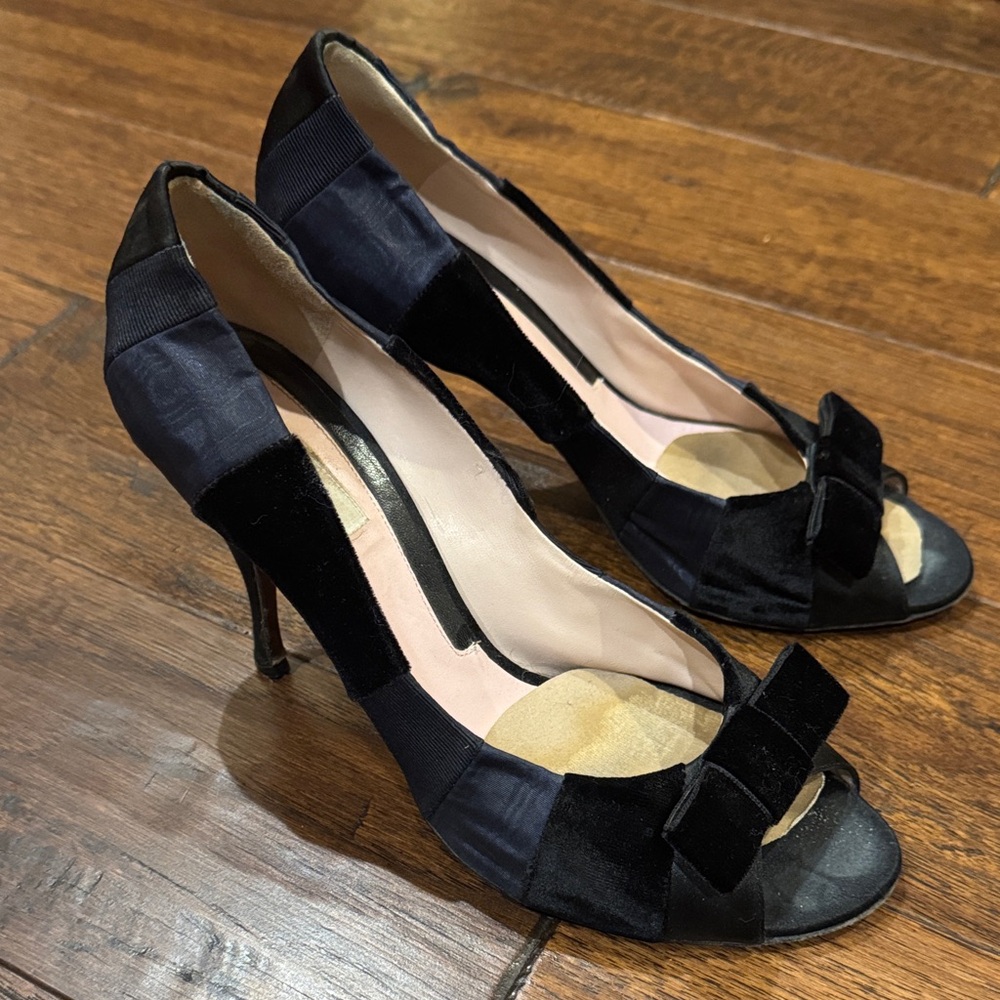 Navy Moschino Peep-Toe Heels with velvet bows 8